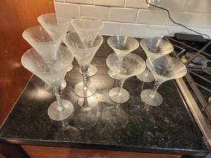 lot 114 image: Vintage Etched Cocktail Glass Set