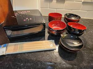 lot 119 image: Japanese Lacquer Dinnerware Set