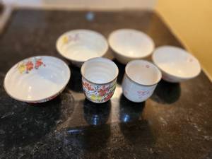 lot 122 image: Japanese Ceramic Tea Bowl Set
