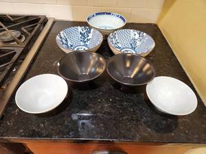 lot 126 image: Elegant Mixed Bowl Set