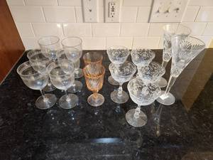 lot 127 image: Vintage Etched Glassware Set