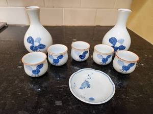 lot 128 image: Japanese Porcelain Sake Set