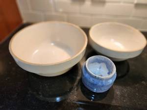 lot 134 image: Rustic Ceramic Bowl Set