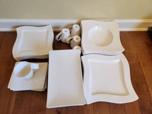 lot 138 image: Villeroy & Boch Dinnerware Set