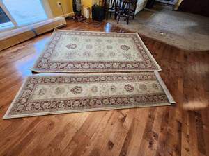 lot 141 image: Elegant Oriental-Style Rug Set