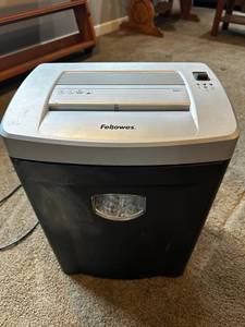 lot 157 image: Fellowes Paper Shredder