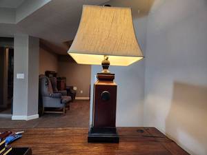 lot 163 image: Traditional Table Lamp