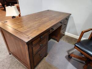 lot 168 image: Classic Wooden Executive Desk