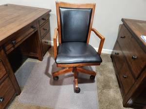 lot 169 image: Classic Wooden Office Chair Black