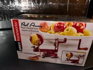 lot 202 image: Amco Houseworks Peel Away Apple Peeler Corer Slicer