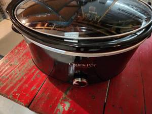 lot 203 image: Crock-Pot Slow Cooker