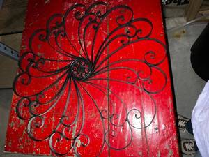 lot 206 image: Elegant Wrought Iron Wall Decor