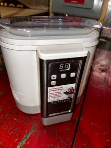 lot 212 image: Cuisinart Electronic Yogurt Maker