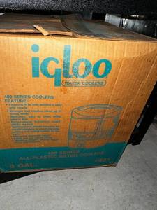 lot 215 image: Igloo 400 Series Water Cooler 3 Gal