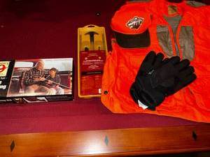 lot 228 image: Hunting Gear Set with Gun Cleaning Kits