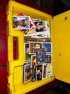 lot 236 image: Vintage Sports Trading Card Lot
