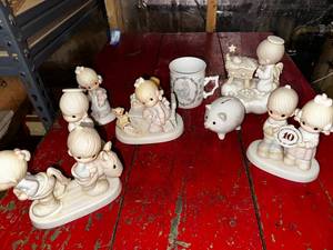 lot 248 image: Precious Moments Figurine Collection