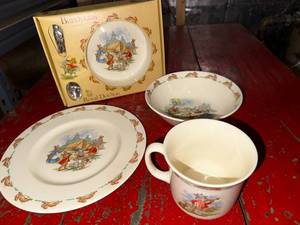 lot 249 image: Royal Doulton Bunnykins Dinner Set