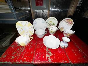lot 250 image: Vintage Floral Porcelain Teacups Set