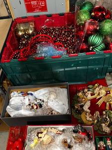 lot 252 image: Christmas Decorations Assortment
