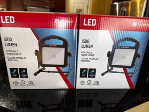 lot 261 image: Utilitech 1500 Lumen LED Work Lights