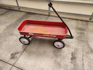 lot 276 image: Radio Flyer Classic Wagon