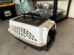 lot 297 image: Durable Pet Carrier
