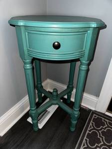 lot 6 image: Teal Vintage Side Table