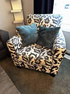 lot 8D image: Black and White Floral Armchair with Pillows