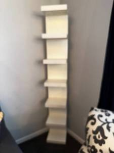 lot 9D image: Modern White Corner Bookshelf