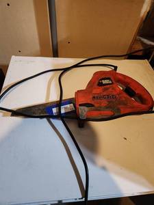 lot 12 image: Black & Decker Navigator Saw
