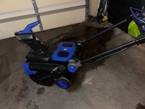 lot 16 image: Snow Joe iON100V Cordless Snow Blower