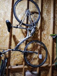 lot 25 image: Trek Multitrack 7200 Hybrid Bike