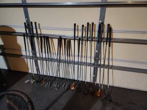 lot 29 image: Vintage and Modern Golf Clubs Set