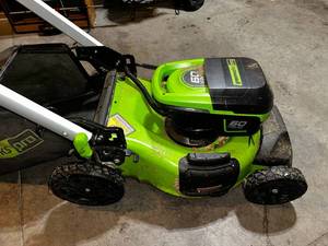 lot 30 image: Greenworks Pro 60V Cordless Lawn Mower
