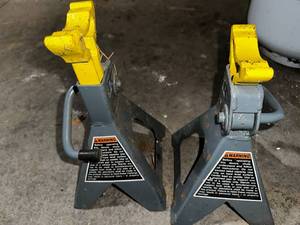 lot 32 image: Cross Road II Jack Stands Pair