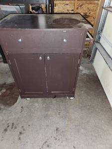 lot 37 image: Utility Kitchen Cart on Wheels