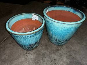 lot 38 image: Set of 2 Turquoise Ceramic Planters