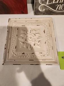lot 53 image: Decorative Wall Art Set