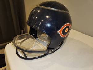 lot 59 image: Vintage Chicago Bears Sports Helmet Chip and Dip Bowl with Logo