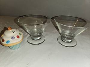 lot 68 image: 4 Elegant Dessert Glasses Set
