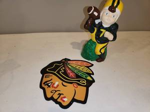 lot 69 image: Packers Figurine & Blackhawks Mat
