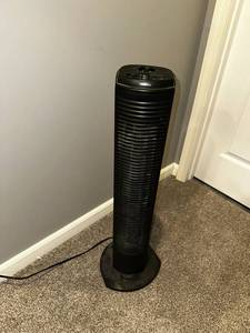 lot 81 image: Holmes Oscillating Tower Fan