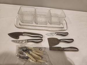 lot 86 image: Cheese Serving Set with Tray & Knives