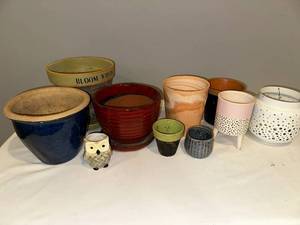 lot 96 image: Assorted Decorative Pots Lot
