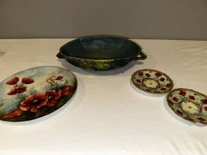lot 109 image: Vintage Poppy Porcelain Plates Set