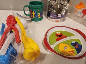 lot 114 image: Colorful Kitchen Kids Set with Mug