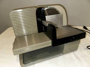lot 132 image: Chefs Choice 645 Electric Food Slicer