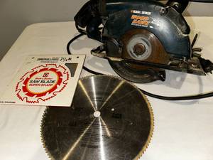 lot 142 image: Black & Decker Wood Hawk Saw