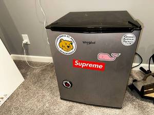 lot 153 image: Whirlpool 2.7 cu ft Mini Fridge